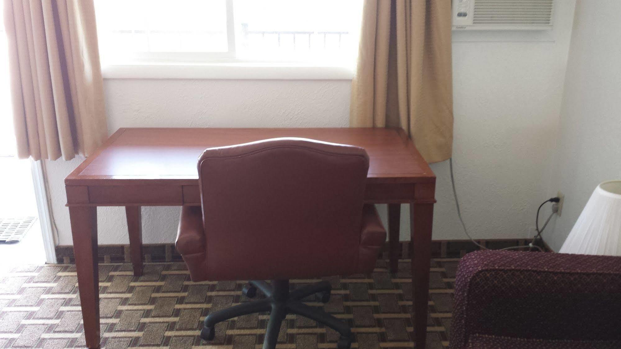 Executive Inn & Suites Lakeview Εξωτερικό φωτογραφία