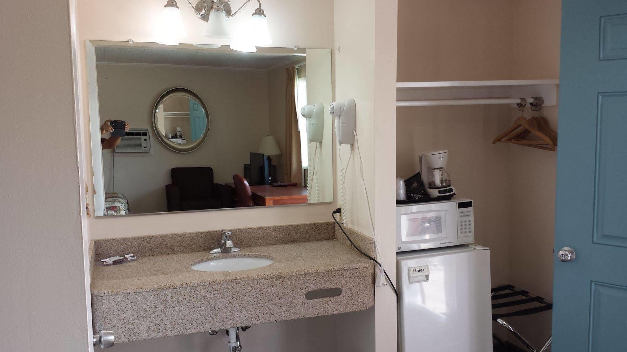 Executive Inn & Suites Lakeview Εξωτερικό φωτογραφία